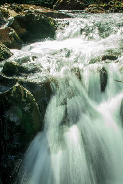 Liten Flod Bergen Med Klart Vatten Wales — Stockfoto