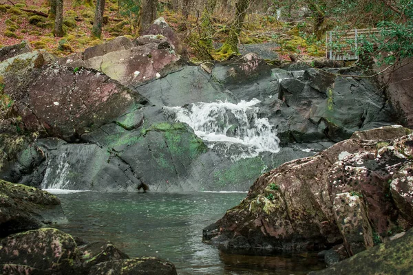 Небольшая Речка Горах Чистой Водой Уэльсе Великобритания — стоковое фото