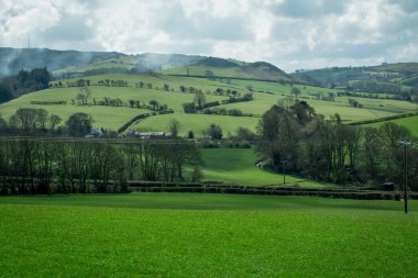 Birleşik Krallık 'taki Snowdonia Ulusal Parkı' nda dağ bulutları