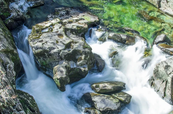 Liten Flod Bergen Med Klart Vatten Wales — Stockfoto