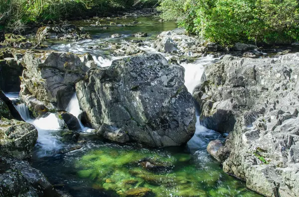 Liten Flod Bergen Med Klart Vatten Wales — Stockfoto