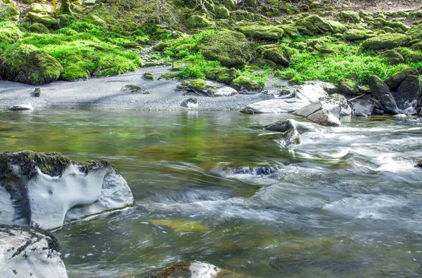 Liten Flod Bergen Med Klart Vatten Wales — Stockfoto