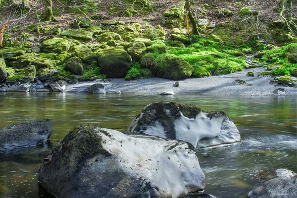 Pequeno Rio Nas Montanhas Com Água Limpa Reino Unido — Fotografia de Stock