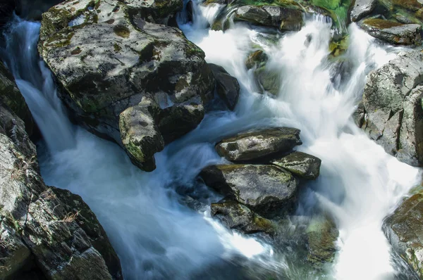 Pequeno Rio Nas Montanhas Com Água Limpa Reino Unido — Fotografia de Stock