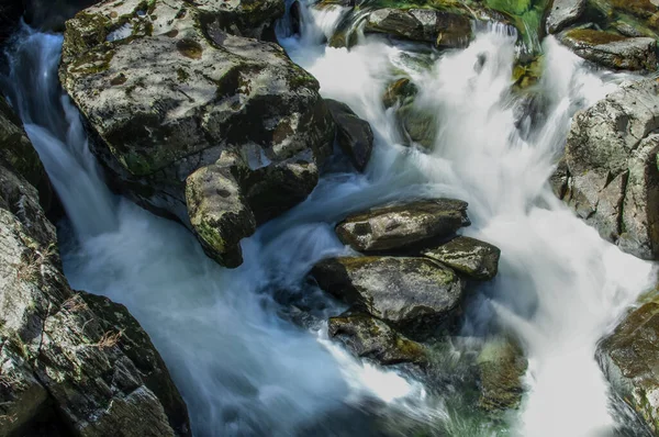 Liten Flod Bergen Med Klart Vatten Wales — Stockfoto