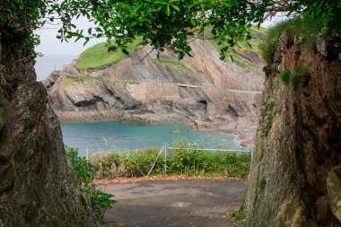 Manzara, Kuzey Devon 'daki yeşil tepeler, deniz.-