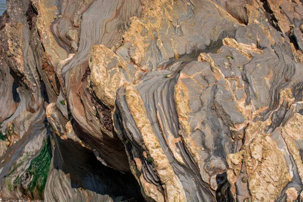 Kuzey Cornwall 'da, Bude yakınlarında güzel kayalar.