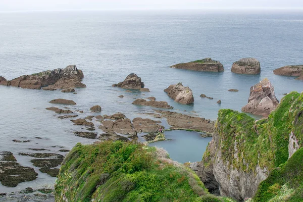 Manzara, Kuzey Devon 'daki yeşil tepeler, deniz.-