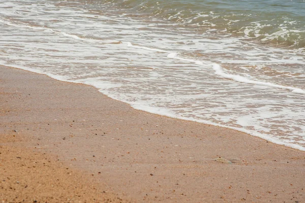영국의 해변에 밀려오는 대서양의 — 스톡 사진