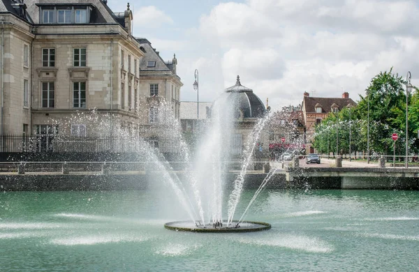 Close Van Water Fontein Weergegeven Vallende Waterdruppels — Stockfoto