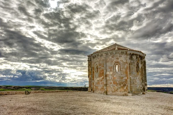 Capela românica de San Miguel. Sacramenia. Segóvia. Espanha . Imagem De Stock