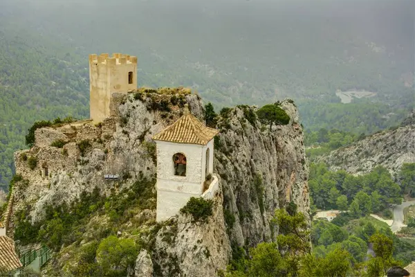 Este Paisaje Pertenece Municipio Alicantino Guadalest Ella Puede Ver Castillo — Foto de Stock