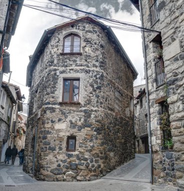 Castellfollit de la Roca 'daki taş ev, Girona, İspanya.