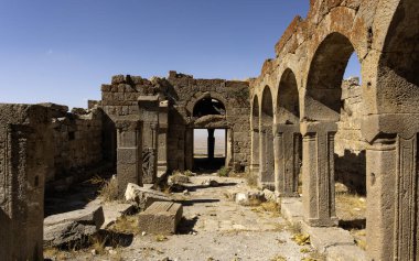 Karaman 'daki 1001 kilisede erken Hıristiyan döneminden kalma yapılar yer alıyor. Antik çağın sonlarında, Avrupa 'dan Kudüs' e seyahat eden Hristiyanlar için durak noktasıydı..
