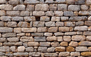 Eski taşlardan yapılmış renkli soyut duvar dokusu.