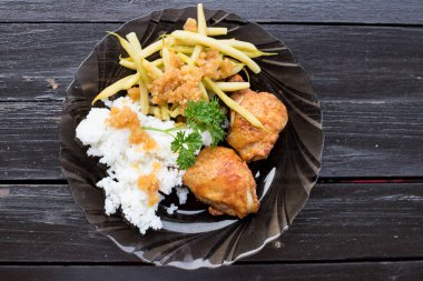 Fasulyeli tavuk. Yaz yemeği.