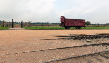 Auschwitz, Polonya, 18 Eylül 2021: Mahkumları Auschwitz Birkenau ölüm kampına taşıyan tren.