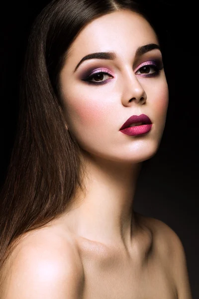 Schönheit Mode Modell Mädchen mit hellem Make-up — Stockfoto
