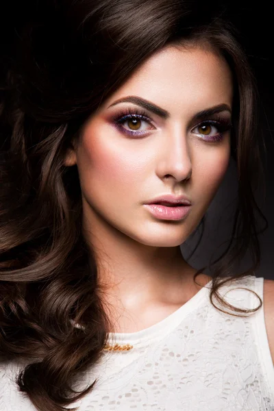 Beauty fashion model girl with bright makeup — Stock Photo, Image