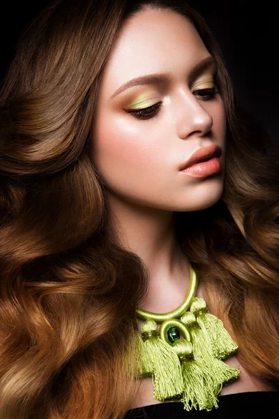 明るい化粧と美容ファッション モデルの女の子 — ストック写真