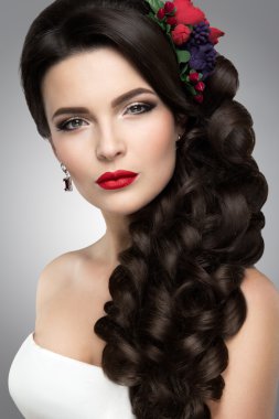 güzel esmer modeli.