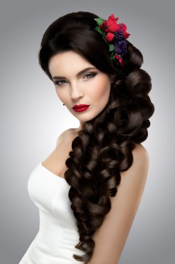güzel esmer modeli.