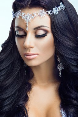 güzel esmer modeli.