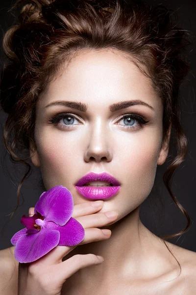 Glamour portrait of beautiful woman model with bright makeup. — Stock Photo, Image