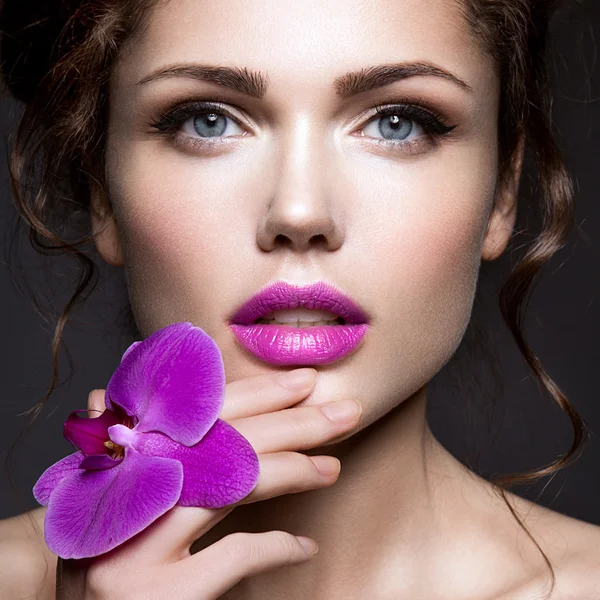 Glamour portrait of beautiful woman model with bright makeup. — Stock Photo, Image