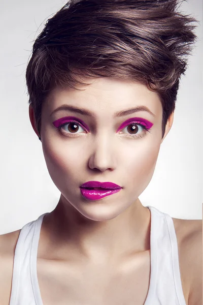 Retrato de hermosa chica con labios rosados . —  Fotos de Stock