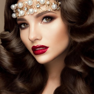 güzel genç model kırmızı dudaklar 