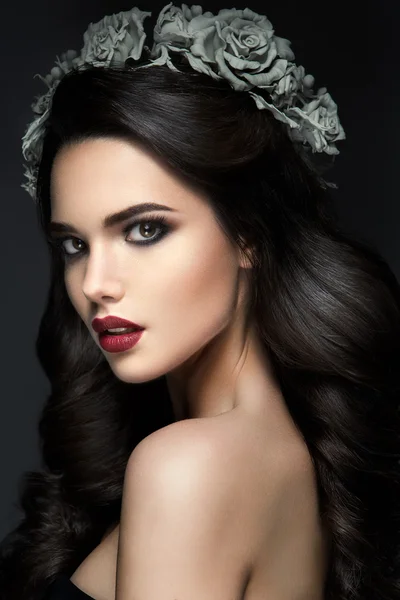 Beauty Fashion Model Girl Portrait with Grey Roses Hairstyle. Red Lips.