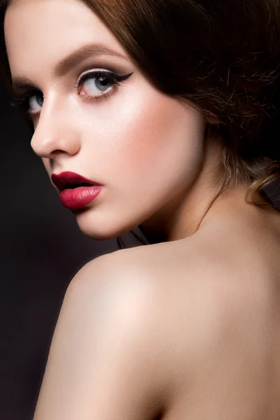 Close-up portrait of beautiful woman with bright make-up — Stock Photo, Image