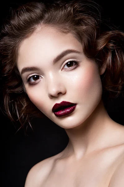 Close-up portrait of beautiful woman with bright make-up — Stock Photo, Image