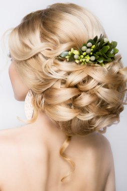 Moda sarışın Model portre. Saç modeli. Saç kesimi. Profesyonel makyaj.
