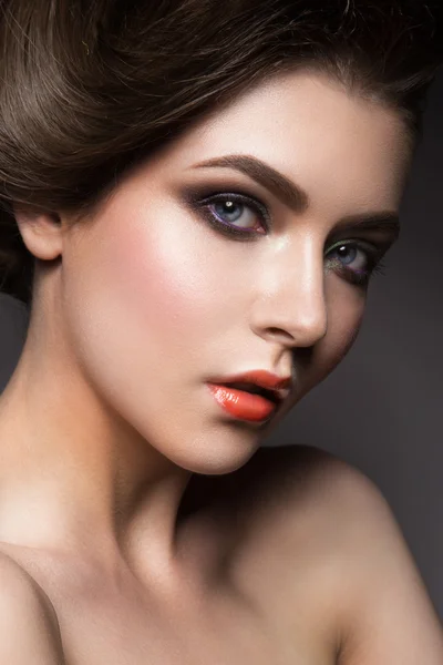 Beautiful young model with bright make-up — Stock Photo, Image