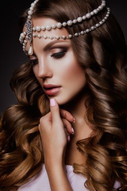 Güzellik moda modeli kız parlak makyaj ile