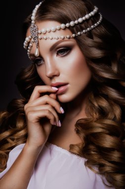 Güzellik moda modeli kız parlak makyaj ile