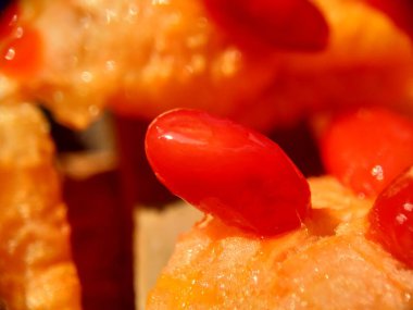 Güzel kırmızı pare tohumu. Peria Hutan, pare parean adında bir Endonezyalı.