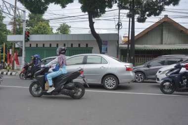 Kediri, Doğu Java, Endonezya - 16 Şubat 2021: Doğal bir geçmişe sahip araç