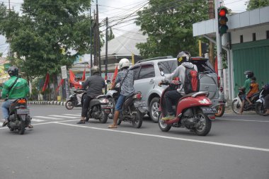 Kediri, Doğu Java, Endonezya - 16 Şubat 2021: Doğal bir geçmişe sahip araç