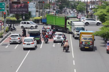 Kediri, Doğu Java, Endonezya - 16 Şubat 2021: Doğal bir geçmişe sahip araç