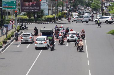 Kediri, Doğu Java, Endonezya - 16 Şubat 2021: Doğal bir geçmişe sahip araç