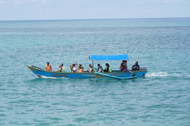 Blitar, Doğu Java, Endonezya - 7 Nisan 2020: Tatillerini Tambakrejo plajında, Blitar 'da, Doğu Java' da, Endonezya 'da geçirirler.