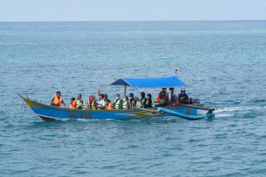 Blitar, Doğu Java, Endonezya - 7 Nisan 2020: Tatillerini Tambakrejo plajında, Blitar 'da, Doğu Java' da, Endonezya 'da geçirirler.
