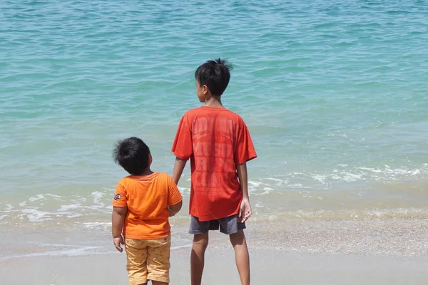 Blitar Java Oriental Indonésia Abril 2020 Pessoas Passam Férias Praia — Fotografia de Stock