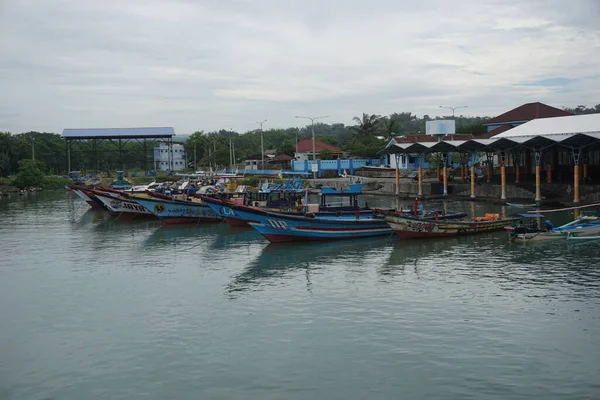印度尼西亚东爪哇Blitar 2021年4月10日 在Tambakrejo海滩的船 — 图库照片