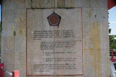 Blitar, Doğu Java, Endonezya - 10 Nisan 2020: Trisula anıtı. Mızrak anıtı 1965 yılındaki PKI ayaklanması sırasında Blitar 'da ölen kahramanın anısına dikildi.