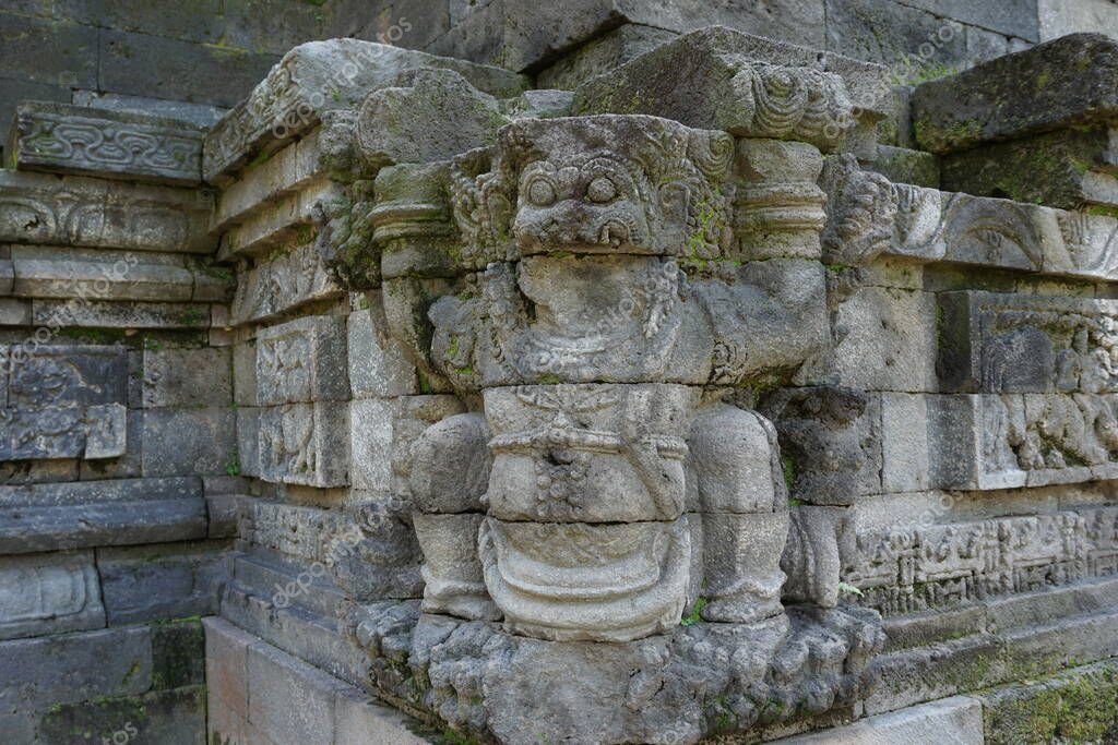 Kediri, Java Oriental Indonesia - 15 de marzo de 2021: Relieve en la ...