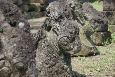 Kediri, Doğu Java Endonezya - 15 Mart 2021: Kediri, Doğu Java Endonezya 'daki Surowono tapınağının kalıntıları